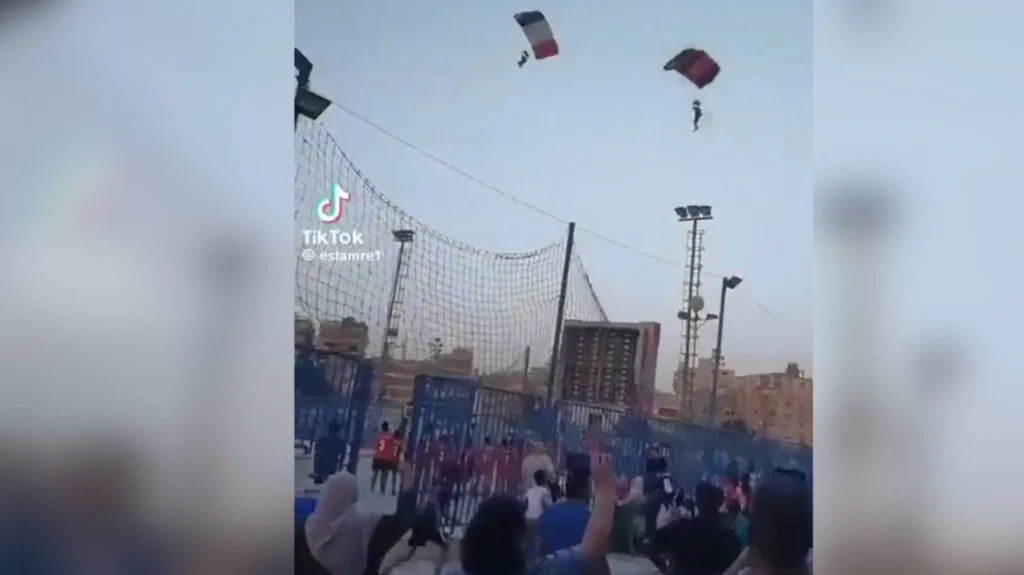 Συγκλονιστικό βίντεο: Η στιγμή που οι τρομοκράτες της Χαμάς προσγειώνονται στον χώρο του φεστιβάλ για το αιματοκύλισμα
