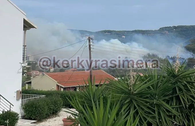 Φωτιά στην Κέρκυρα: Μήνυμα του 112 –  «Εκκενώστε προς το λιμάνι Αγίου Στεφάνου»