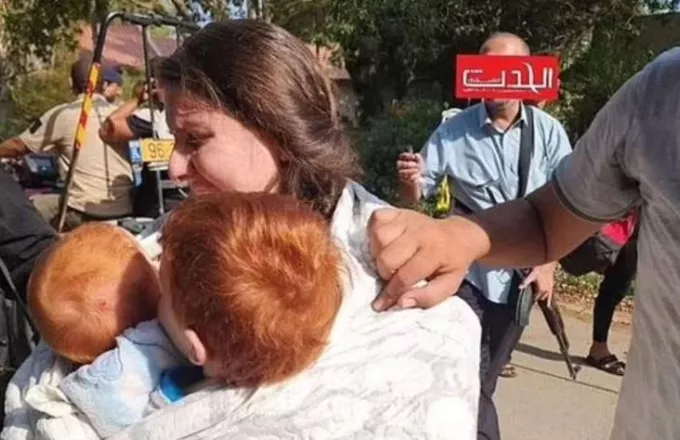 Πόλεμος στο Ισραήλ: Σοκαριστικό βίντεο με την απαγωγή ισραηλινής μητέρας και των δύο μικρών παιδιών της από τη Χαμάς