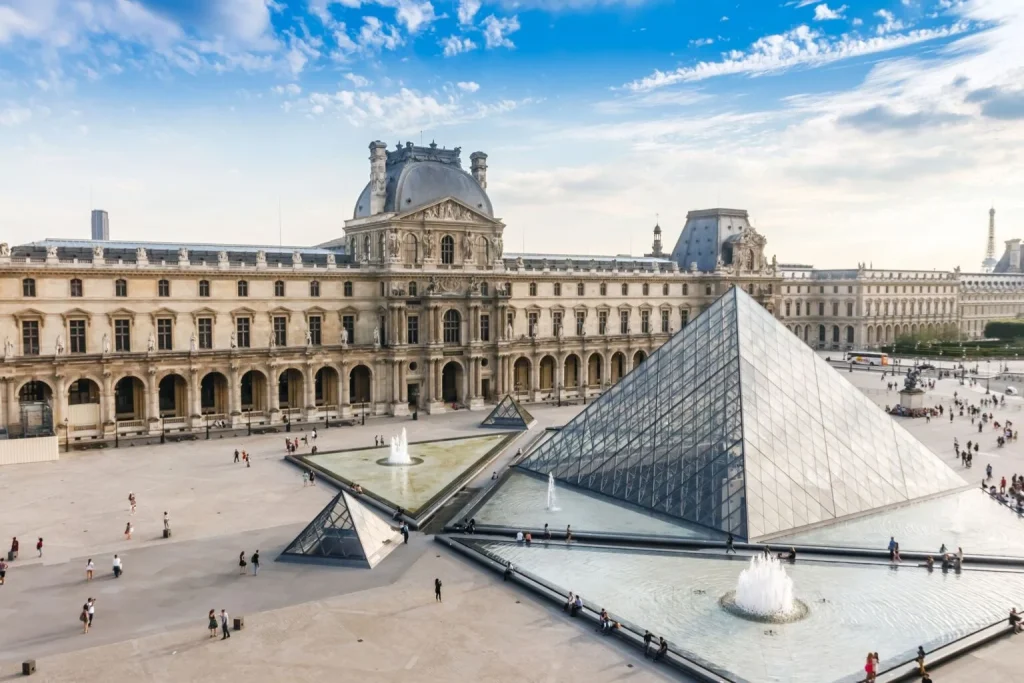 Γαλλία: Έκλεισε το Μουσείο του Λούβρου λόγω απειλητικού μηνύματος
