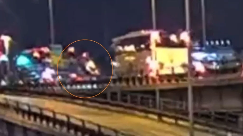 Τραγωδία στη Βενετία: Βίντεο ντοκουμέντο από τη στιγμή που το λεωφορείο πέφτει από τη γέφυρα