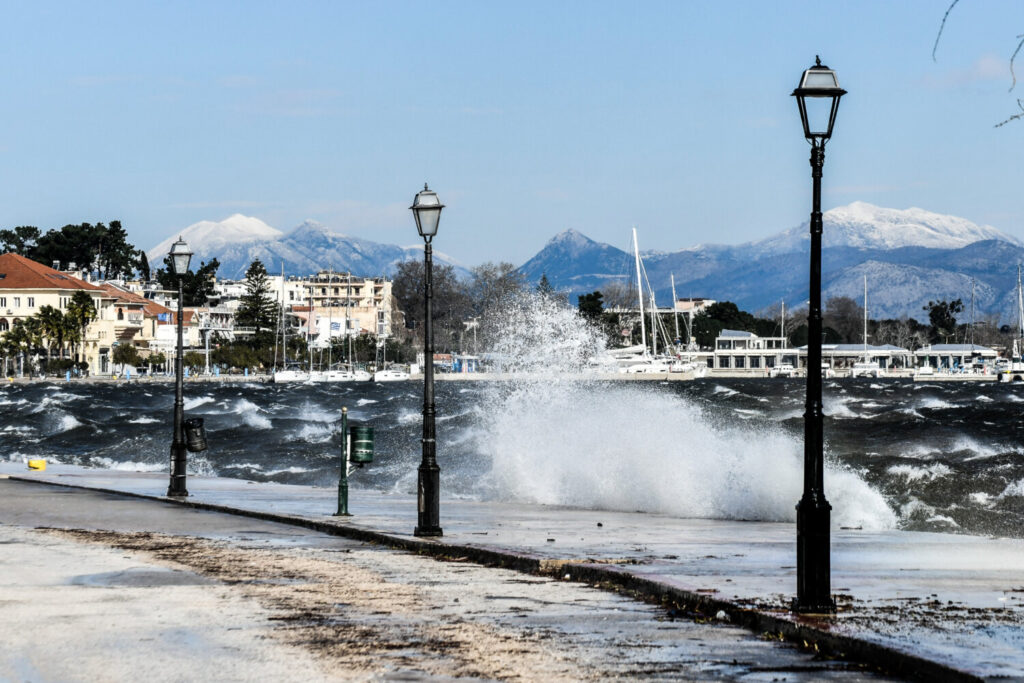 Κακοκαιρία: Μήνυμα «112» για θυελλώδεις ανέμους και ισχυρές καταιγίδες σε Δυτική Ελλάδα, Ιόνια νησιά και Ηπειρο