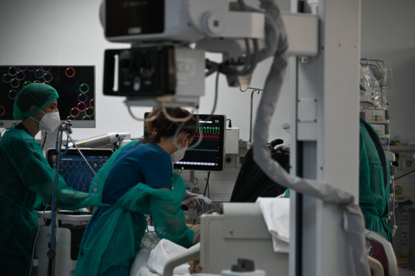 Πάτρα: Το θαύμα  χάρη στους γιατρούς έγινε στη γιορτή της Παναγίας και η 14 χρονη από την Κεφαλονιά με το σπάνιο σύνδρομο αποσωληνώθηκε