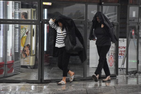 Καιρός: Χαμηλό βαρομετρικό από την  Ευρώπη φέρνει  βροχές και καταιγίδες