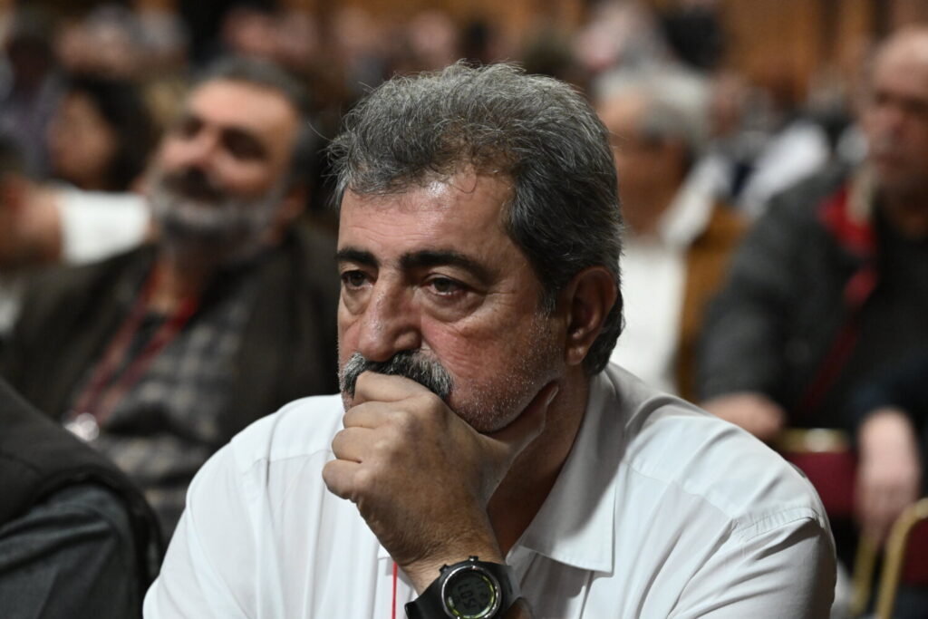 ΣΥΡΙΖΑ: Σε κρητικό γλέντι ο Πολάκης μετά τη συνεδρίαση της Κεντρικής Επιτροπής και τις αποχωρήσεις