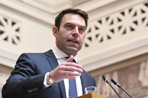 Κασσελάκης για Novartis: Εργαλειοποιούμε τη Βουλή για a-la-carte νομοθέτηση – Ντροπή για τη χώρα μας»