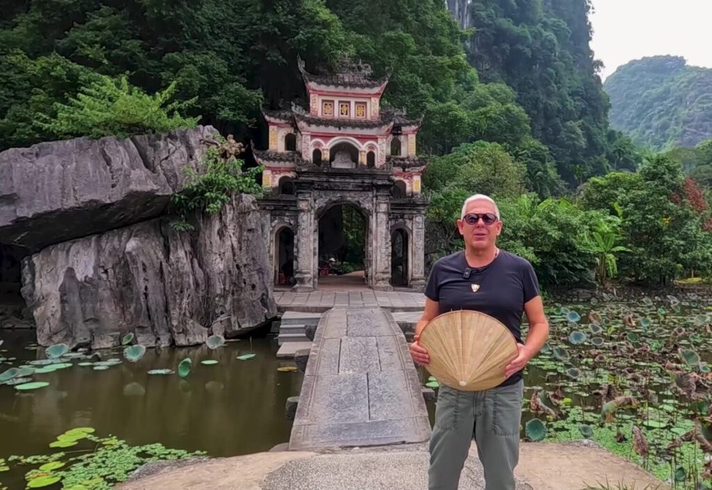 Οι «ΕΙΚΟΝΕΣ» με τον Τάσο Δούση, συνεχίζουν το ταξίδι τους στο Βιετνάμ