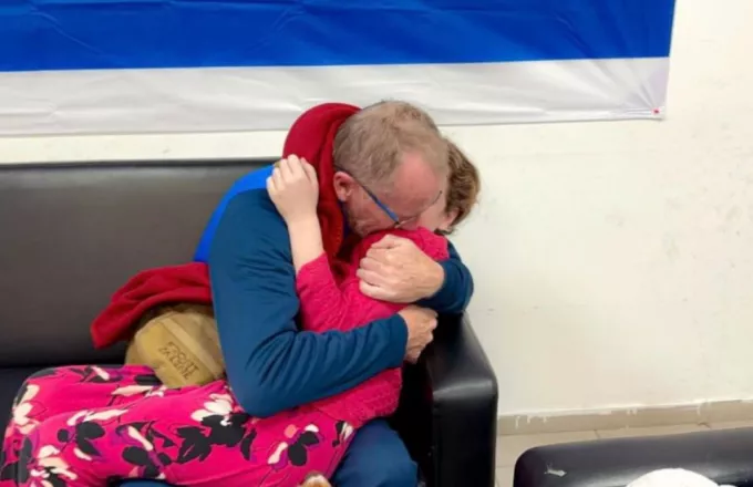Ισραήλ – Συγκινητικές στιγμές: Η 9χρονη Έμιλι που θεωρούσαν νεκρή, ανάμεσα στους ομήρους που ελευθερώθηκαν (video)