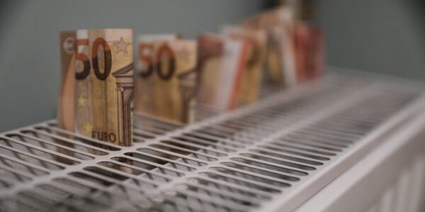 Επίδομα θέρμανσης: Πότε ανοίγει η πλατφόρμα, τα κριτήρια, ποιοι θα λάβουν επιδότηση  έως 1.200 ευρώ