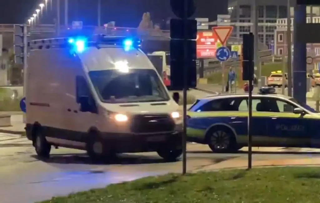 Γερμανία: Ένοπλος  εισέβαλε στο αεροδρόμιο του Αμβούργου – Αναφορές ότι κρατά ένα ή δύο παιδιά ομήρους