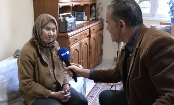 Μεσολόγγι: O Μητσοτάκης τηλεφώνησε στην αγρότισσα που δώρισε ασθενοφόρο – «Πούλησα ένα χωράφι για να το πάρω», είπε  (video)