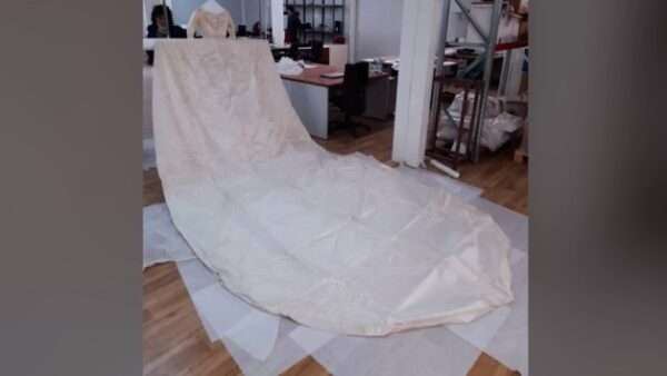 Βρέθηκε το νυφικό της Άννας Μαρίας στις αποθήκες στο Τατόι (video)