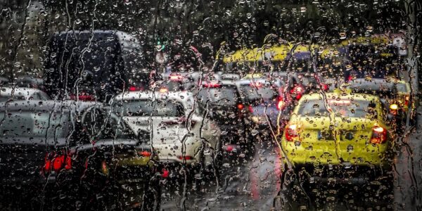 Καιρός: «Ύπουλη και επικίνδυνη κακοκαιρία» με σφοδρές καταιγίδες, χιόνια και πτώση της θερμοκρασίας έως 8 βαθμούς