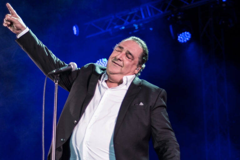 Πέθανε ο μεγάλος λαϊκός τραγουδοστής  Βασίλης Καρράς σε ηλικία 70 ετών