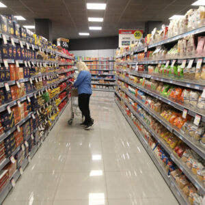 Πως λειτουργούν σήμερα παραμονή Πρωτοχρονιάς  εμπορικά καταστήματα και σούπερ μάρκετ – Τι ώρα κλείνουν