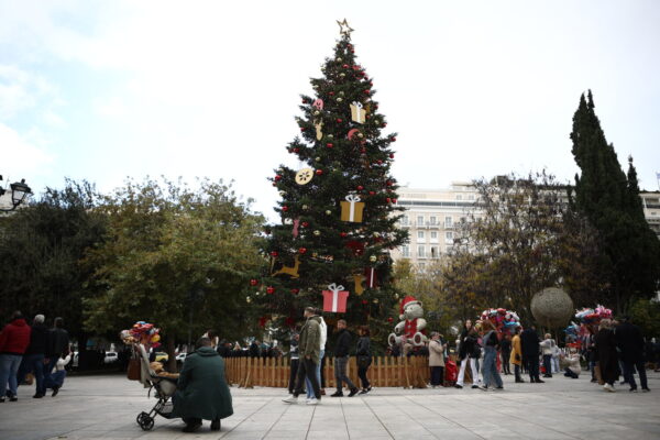 Χριστούγεννα 2023: Ξεκινά το εορταστικό ωράριο – Ποιες Κυριακές θα είναι ανοιχτά τα καταστήματα