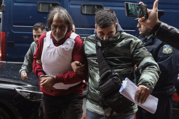 Έγκλημα στη Σαλαμίνα: «Ένας άνθρωπος λιγότερος στη γή», η κυνική  απάντηση του δολοφόνου σε φίλη του θύματος (video)