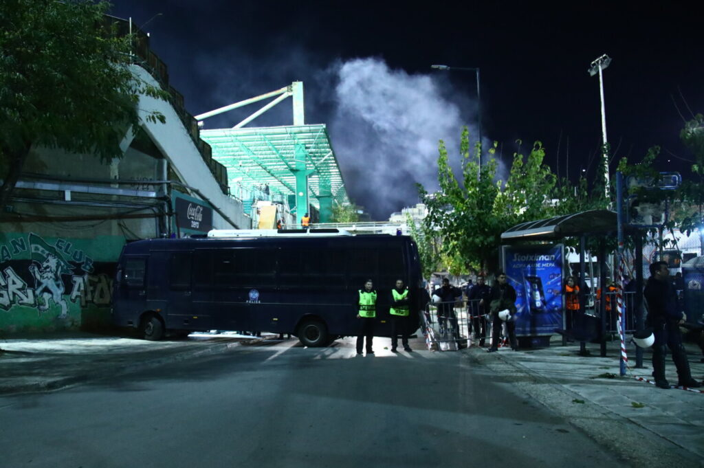 Παναθηναϊκός – Μακάμπι: Πήγαν τελικά στη Λεωφόρο οι έξι διμοιρίες των ΜΑΤ – Είχαν αρνηθεί να μεταβούν στο γήπεδο σε ένδειξη διαμαρτυρίας