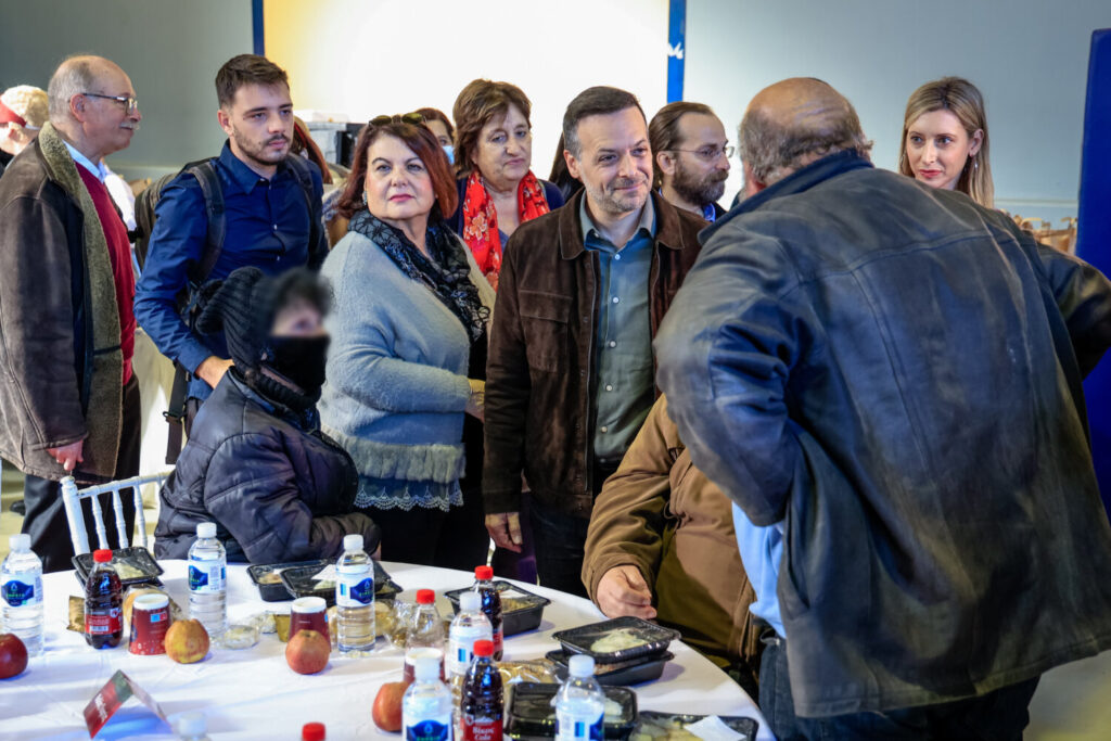 Χάρης Δούκας: Στο Γεύμα Αγάπης για τους άστεγους ο νέος Δήμαρχος Αθηναίων (εικόνες)