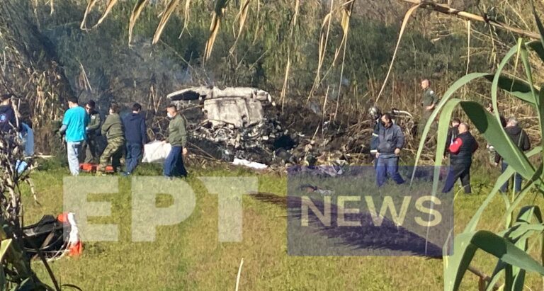 Πτώση εκπαιδευτικού αεροπλάνου της Πολεμικής Αεροπορίας στην Καλαμάτα – Νεκρός ο πιλότος
