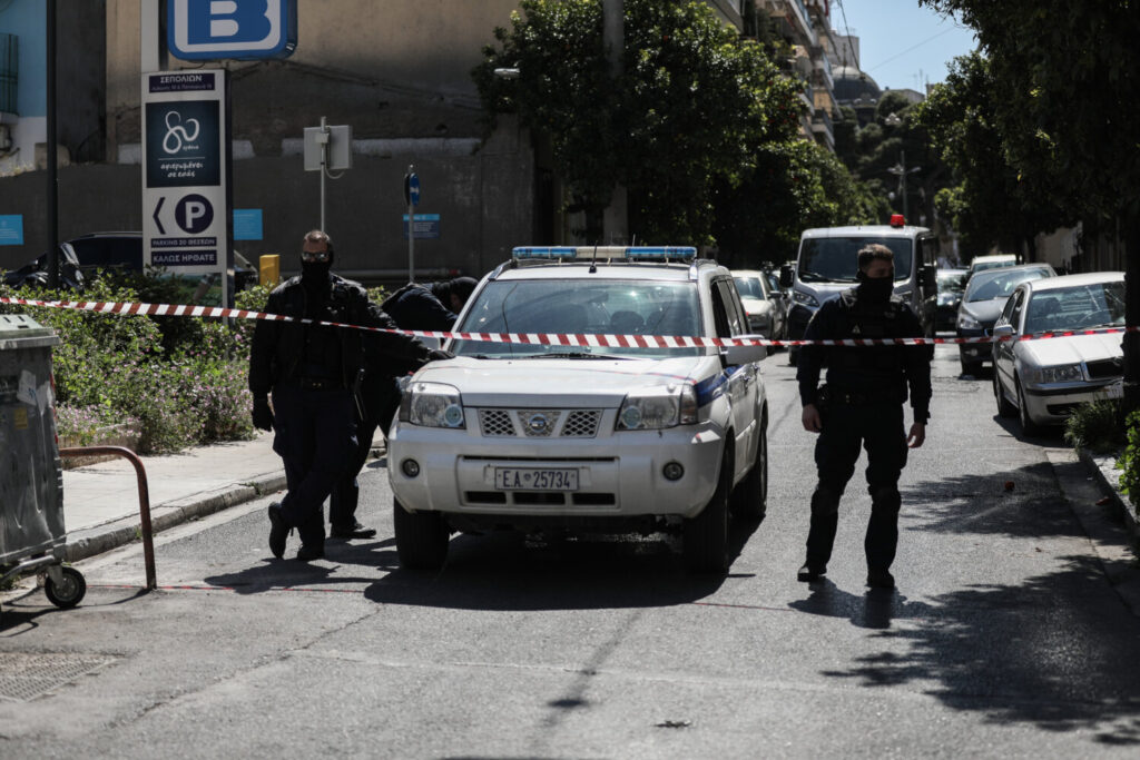 Φλώρινα: Συνελήφθησαν 54χρονος και 57χρονη – Είχαν στο σπίτι τους 29 όπλα και 72 κιλά πυρίτιδας – Ενημερώθηκε η Αντιτρομοκρατική