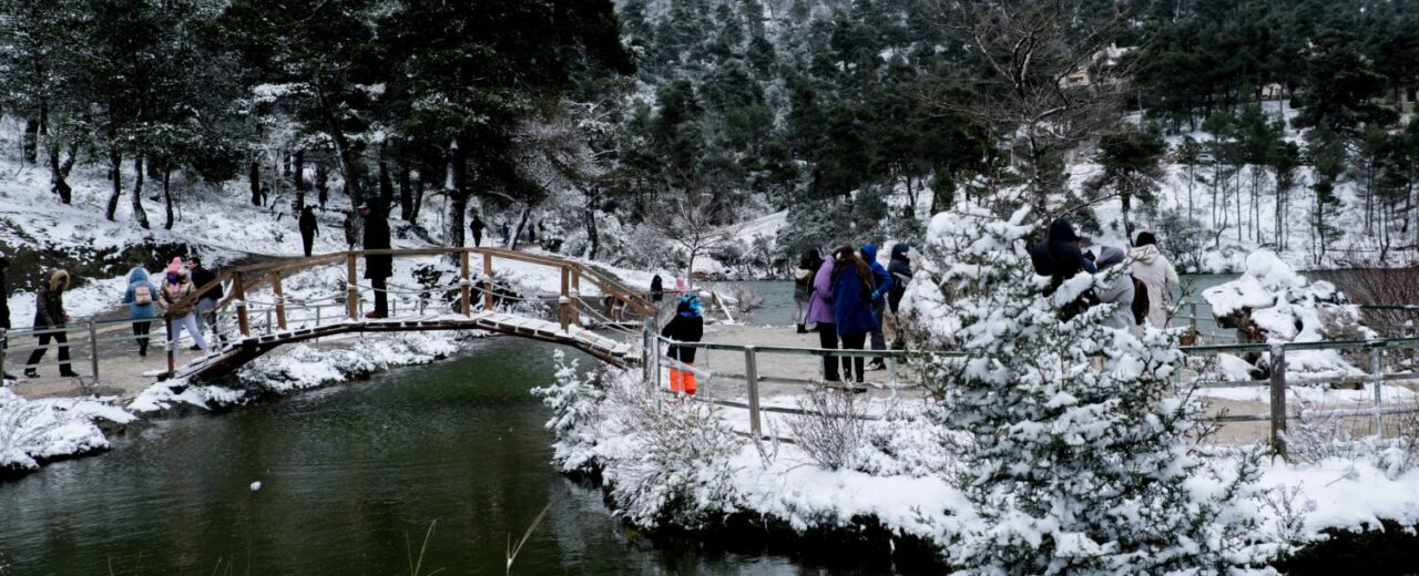 Καιρός: Τσουχτερό κρύο και χιόνια από την παραμονή της Πρωτοχρονιάς – Στα «λευκά» θα ντυθούν  η Αττική και άλλες 4 περιοχές – Χάρτες
