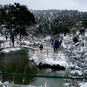 Καιρός: Τσουχτερό κρύο και χιόνια από την παραμονή της Πρωτοχρονιάς – Στα «λευκά» θα ντυθούν  η Αττική και άλλες 4 περιοχές – Χάρτες