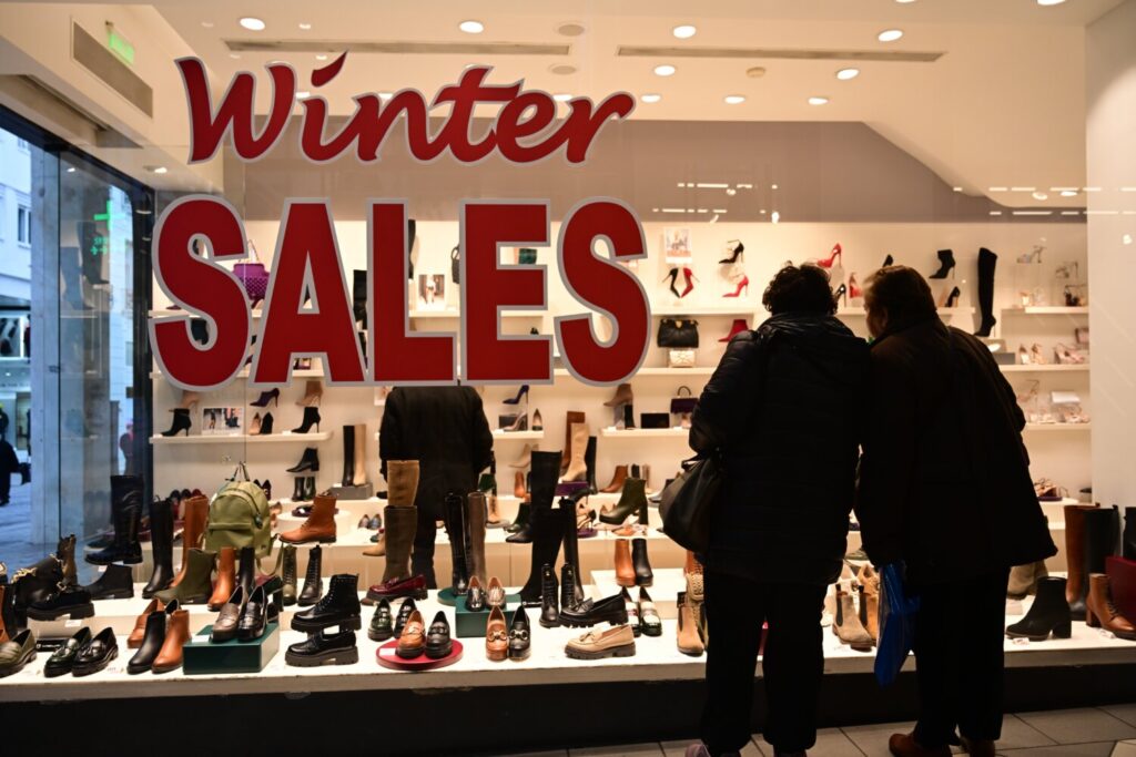 Χειμερινές εκπτώσεις: Ανοιχτά την Κυριακή 21 Ιανουαρίου τα εμπορικά καταστήματα