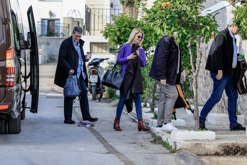 Σπέτσες: Δεύτερη μέρα της συνάντησης εργασίας της Κ.Ο του ΣΥΡΙΖΑ στο σπίτι του Κασσελάκη – Με τραγούδια έκλεισαν χτες οι εργασίες