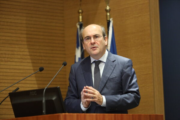 Χατζηδάκης: Δρομολογείται ρύθμιση για μείωση επιτοκίων στις ρυθμίσεις οφειλών στην Εφορία