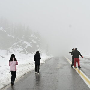 Καιρός: «Πασπάλες χιονιού μέχρι τη θάλασσα» – Οι περιοχές που θα ντυθούν στα λευκά