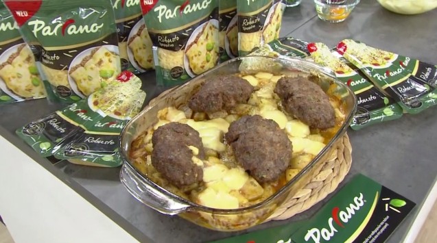 Συνταγή: Ο Νικόλας Σακελλαρίου ετοιμάζει γεμιστά μπιφτέκια & πατάτες (video)