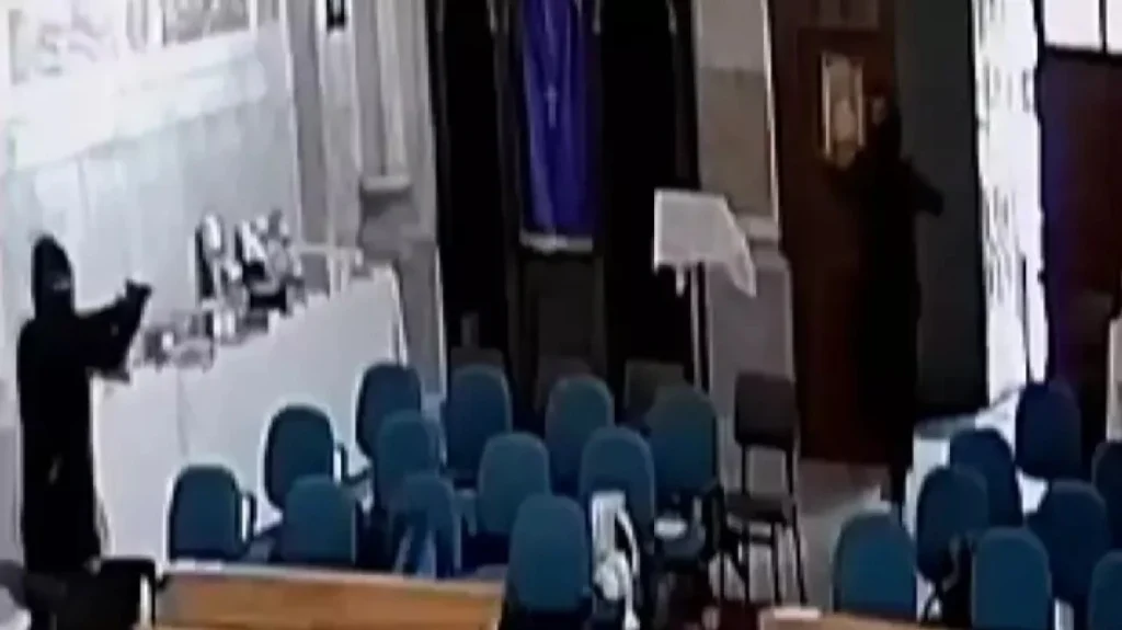 Τουρκία: Ένας νεκρός από πυροβολισμούς σε καθολική εκκλησία στο Βόσπορο- Βίντεο από την στιγμή της επίθεσης