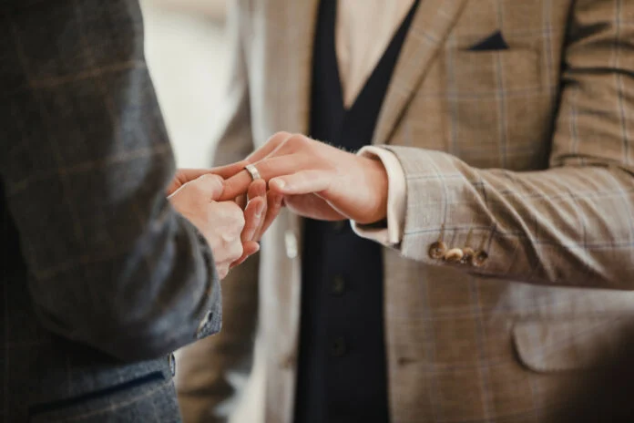 Τέθηκε σε δημόσια διαβούλευση το νομοσχέδιο για τον γάμο των ομόφυλων ζευγαριών  – Δείτε αναλυτικά