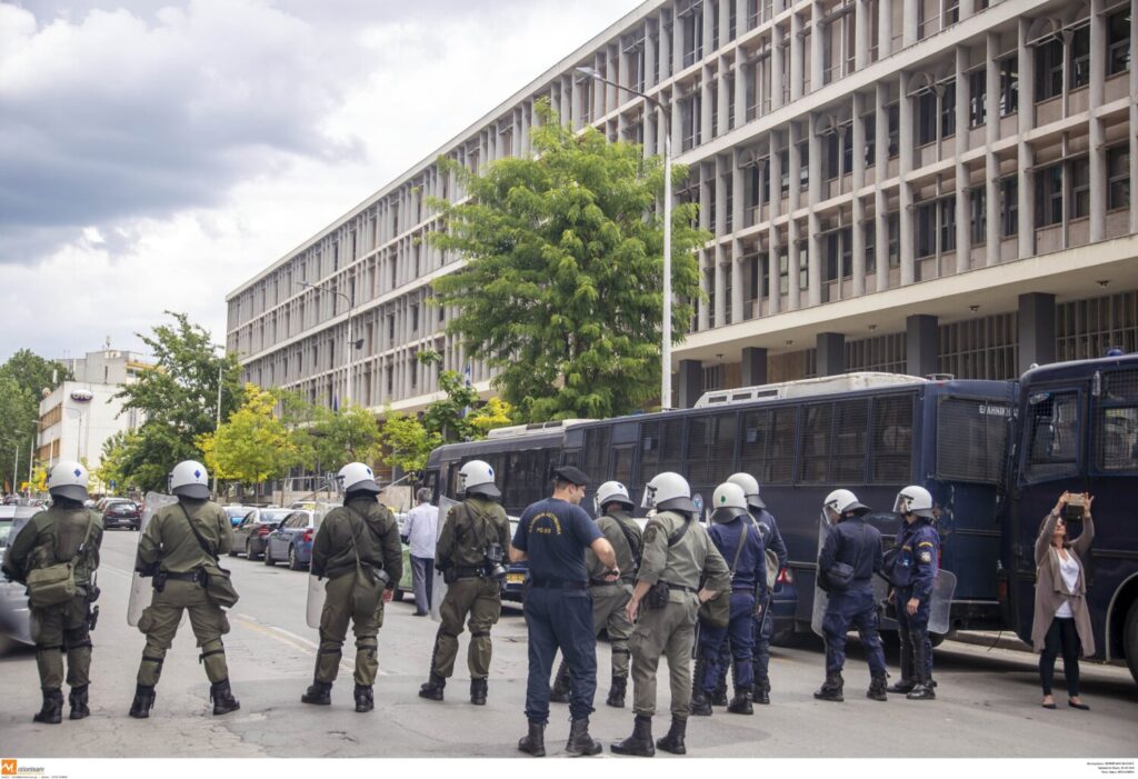 Φάκελος- βόμβα στα δικαστήρια Θεσσαλονίκης:  Είχε σταλεί πριν δέκα μέρες κι έμεινε πάνω σε ένα γραφείο