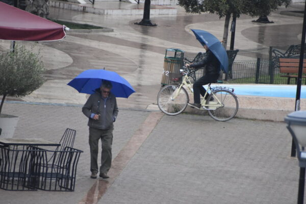 Καιρός: Από την κακοκαιρία «ΑΤΕΝΑ» στην κακοκαιρία «BORIS» με βροχές και πτώση θερμοκρασίας, λέει ο Τσατραφύλλιας