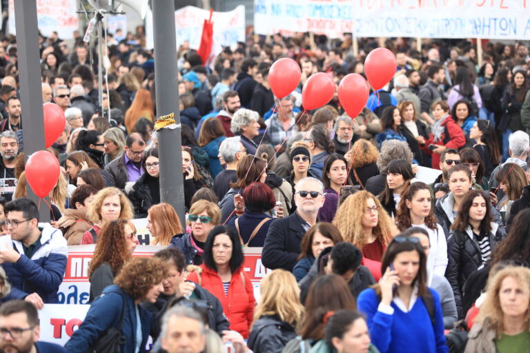 Τραγωδία στα Τέμπη: Συγκεντρώσεις  σε όλη την Ελλάδα– Πορείες με κόκκινα μπαλόνια για τα θύματα – Κλειστό το κέντρο της Αθήνας