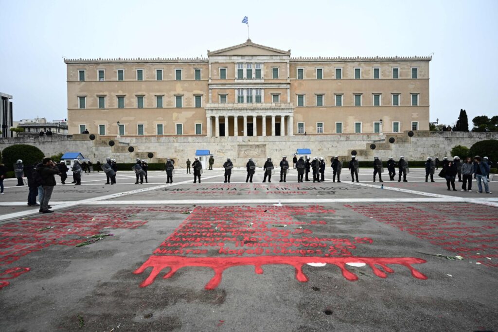 Κατατέθηκε η τροπολογία για τον Άγνωστο Στρατιώτη – Απαγορεύονται καταλήψεις και συναθροίσεις μπροστά στο Μνημείο