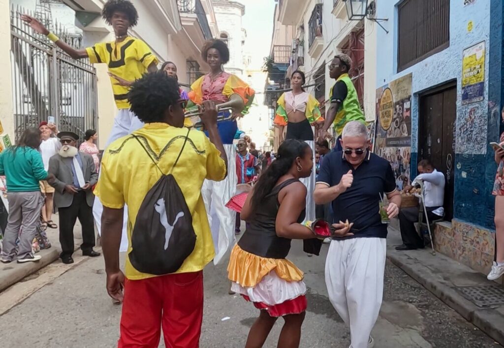 Οι «ΕΙΚΟΝΕΣ» με τον Τάσο Δούση, συνεχίζουν το ταξίδι τους στην Κούβα – Δείτε το τρέϊλερ