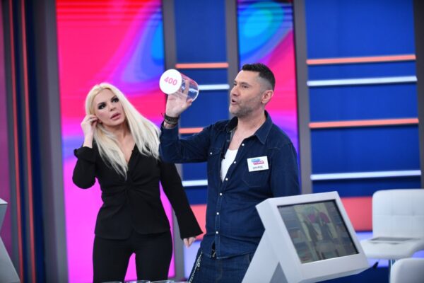 «Next Please»: Η Αννίτα Πάνια επέστρεψε και έγινε Νο1 trend στο Twitter – «Είδωλο! Έλειψες…»