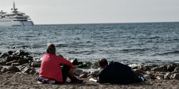 Καιρός: Ανεβαίνει η θερμοκρασία με 20αρια – Γιατί οι Αλκυονίδες διαρκούν περισσότερο στην Αττική, εξηγεί ο Κολυδάς