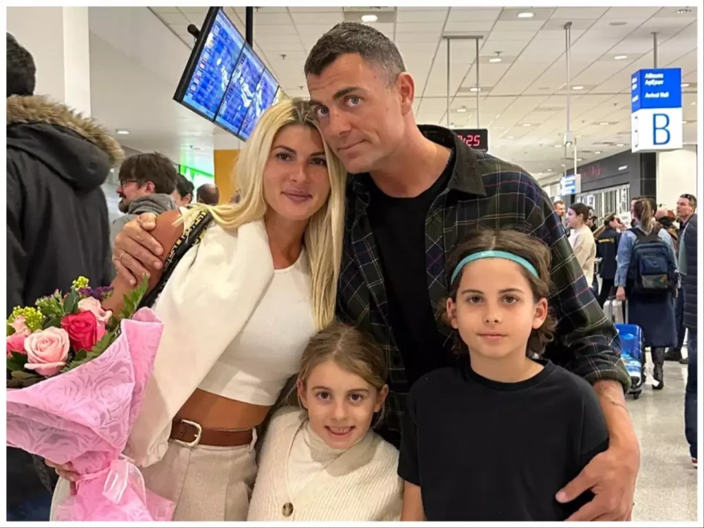 Όλγα Πηλιάκη: Τρυφερές σκηνές στο αεροδρόμιο με τα παιδιά της  μετά την επιστροφή της από το Survivor