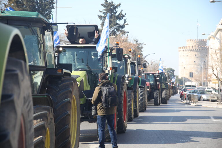 Αγρότες: Kλιμάκωση των κινητοποιήσεων αποφασίζουν – Δεν ικανοποιούνται από τα κυβερνητικά μέτρα – Πανελλαδική σύσκεψη την Τρίτη