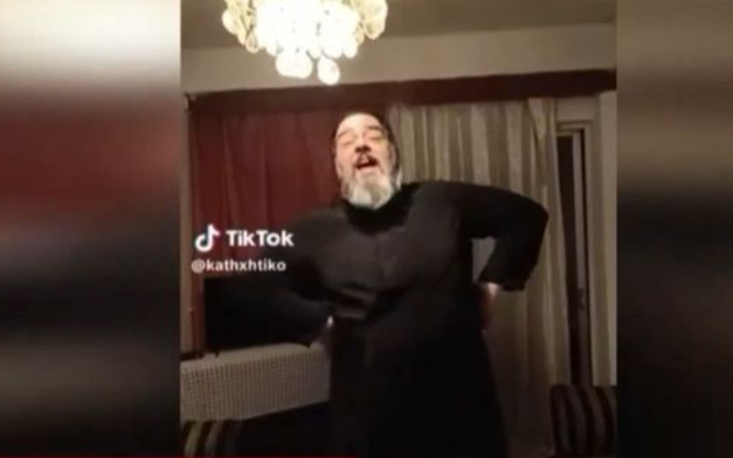 Ο viral παπάς του TikTok: Ο πατέρας Παύλος τραγουδά και …χορεύει Βουγιουκλάκη –  Θέλω να φέρω τους νέους στην Εκκλησία