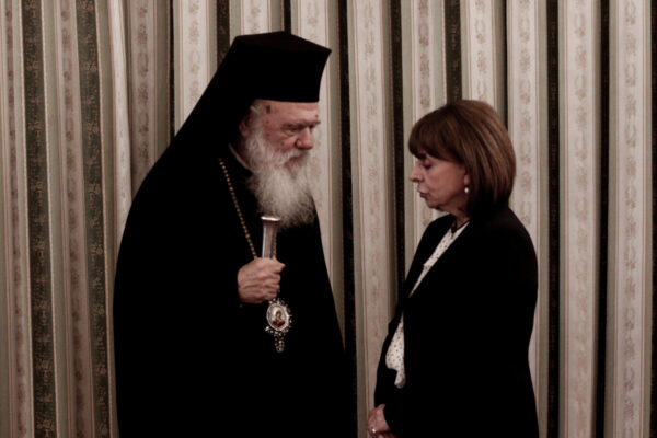 Σακελλαροπούλου σε Ιερώνυμο: O πρόεδρος και τα μέλη της Διαρκούς Ιερά Συνόδου είναι ευπρόσδεκτοι στο Προεδρικό Μέγαρο