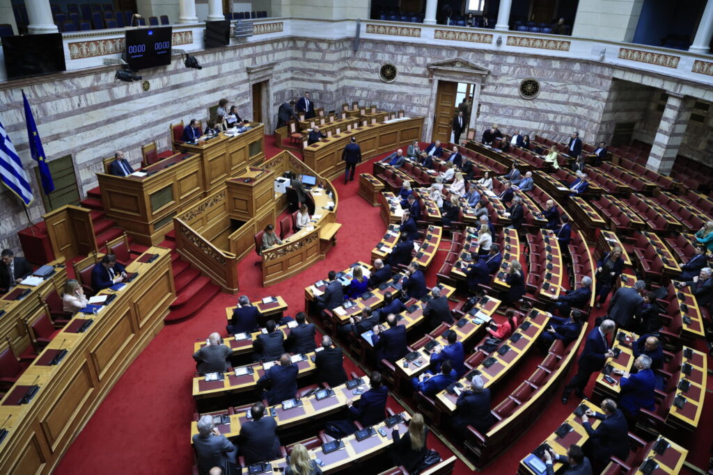 Σήμερα στη Βουλή η πρόταση δυσπιστίας  του ΠΑΣΟΚ – Επικοινωνία Ανδρουλάκη με τους πολιτικούς  αρχηγούς