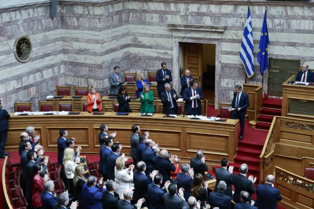 Βουλή: Υπερψηφίστηκε το νομοσχέδιο για τα μη κρατικά Πανεπιστήμια με 159 «ναι»