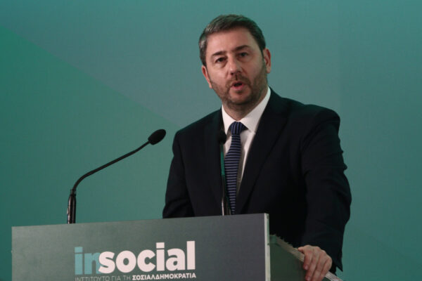 Ανδρουλάκης: «Κοροϊδία» η επιστολή Μητσοτάκη στην φον ντε Λάιεν για την ακρίβεια