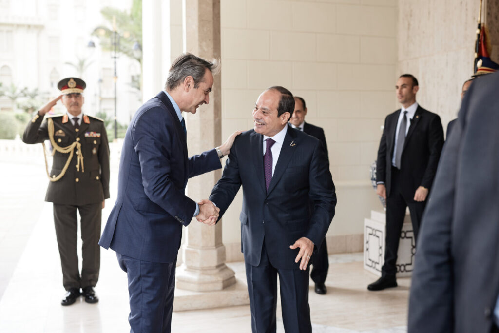 Συνάντηση Μητσοτάκη – αλ Σίσι πριν την υπογραφή της ευρωαιγυπτιακής συμφωνίας: Αναγκαία η συνεργασία για τη διαχείριση του μεταναστευτικού