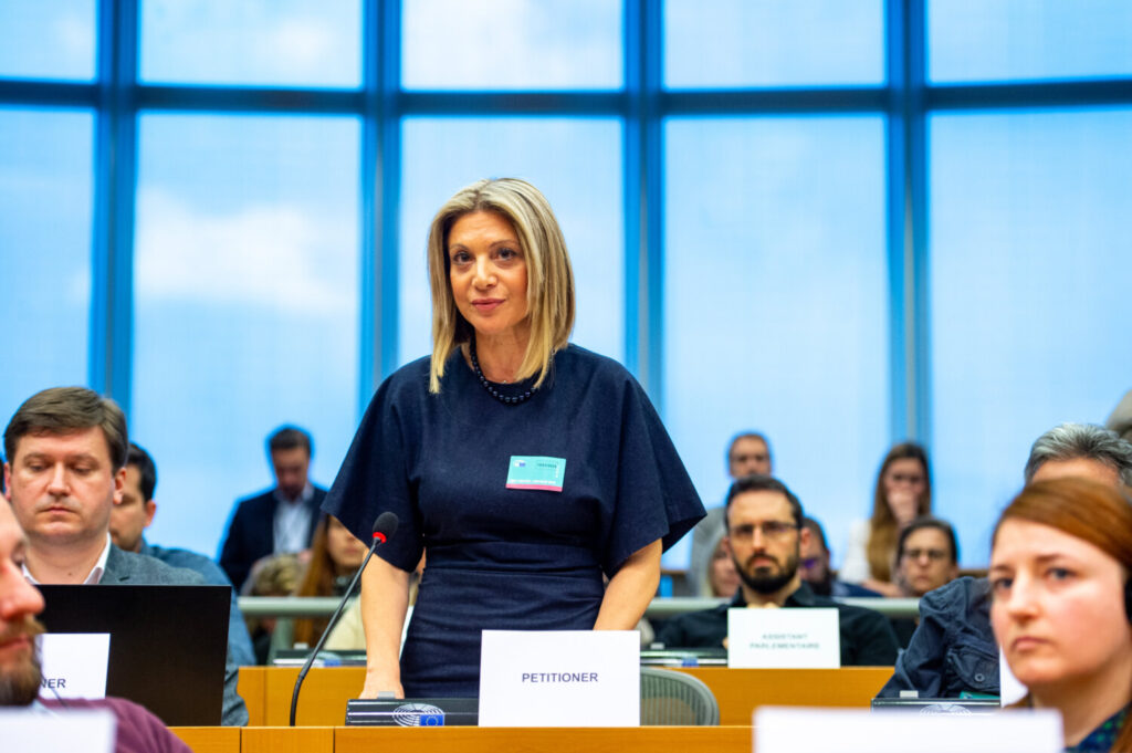 Μαρία Καρυστιανού – Ευρωκοινοβούλιο: Είμαστε βέβαιοι για τη συγκάλυψη, η κυβέρνηση προσβάλλει τη μνήμη των νεκρών